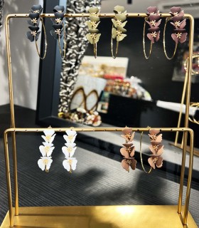 Boucles d’oreilles créoles triple fleurs laqué or 16K  – Vente en gros